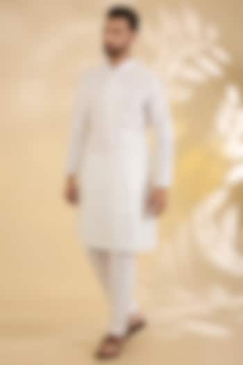 White Dupion Silk Kurta Set by RNG Safawala Men at Pernia's Pop Up Shop