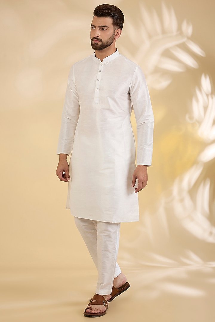 White Dupion Silk Kurta Set by RNG Safawala Men at Pernia's Pop Up Shop