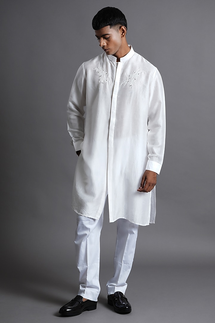 Off-White Dola Silk Hand Embroidered Kurta Set by Ritambh at Pernia's Pop Up Shop