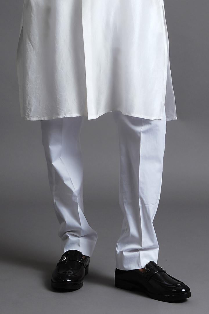 Off-White Dola Silk Hand Embroidered Kurta Set by Ritambh at Pernia's Pop Up Shop