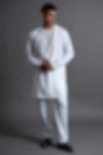 Pristine White Linen Hand Embroidered Kurta by Ritambh at Pernia's Pop Up Shop