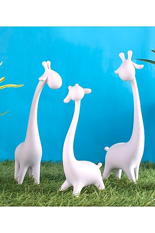 White Fibre Deer Showpiece Set by Ratios