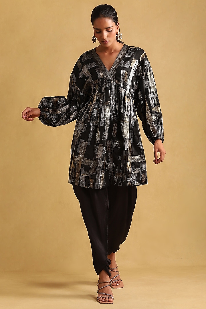 Black Viscose Nylon Twill Embroidered Kurta Set by Ritu Kumar at Pernia's Pop Up Shop