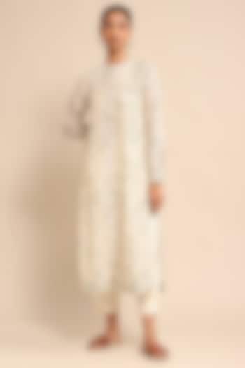 Off-White Cotton Silk & Chanderi Printed Kurta Set by Ritu Kumar at Pernia's Pop Up Shop