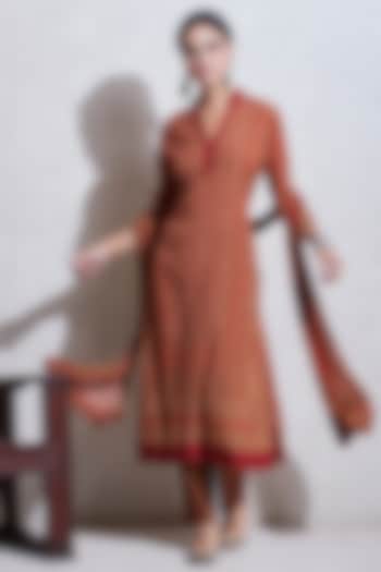 Rust & Beige Printed Kurta Set by Ritu Kumar at Pernia's Pop Up Shop