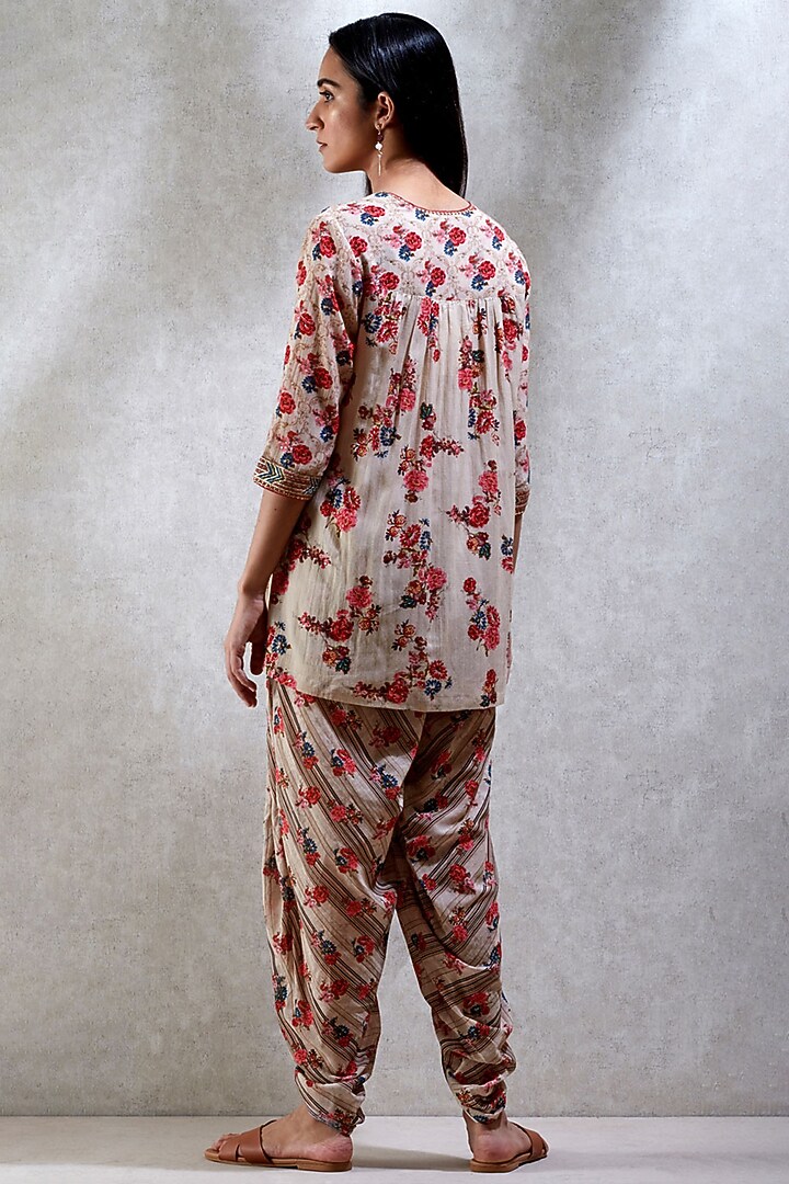 Ecru Embroidered Kurta Set by Ritu Kumar at Pernia's Pop Up Shop