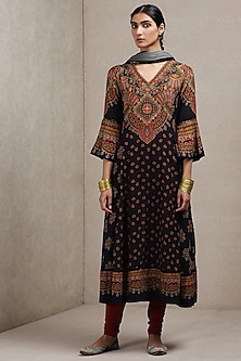 Black Printed Kurta Set Design by Ritu Kumar at Pernia's Pop Up Shop 2023