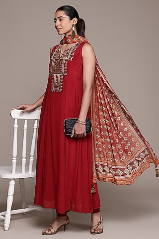 Maroon Viscose Chinon Kurta Set by Ritu Kumar