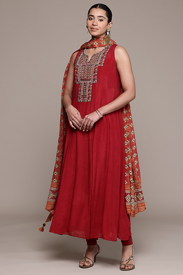 Maroon Viscose Chinon Kurta Set by Ritu Kumar at Pernia's Pop Up Shop