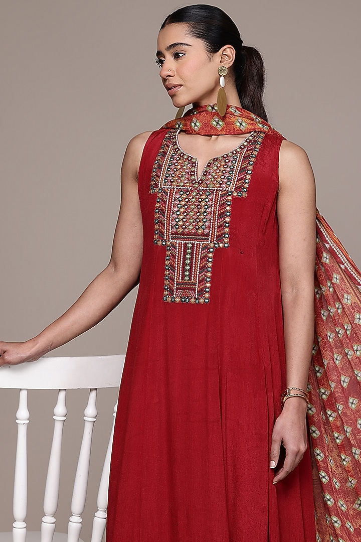 Maroon Viscose Chinon Kurta Set by Ritu Kumar at Pernia's Pop Up Shop