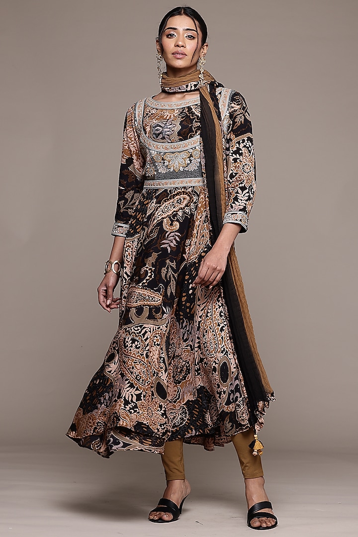 Black Viscose Crepe Paisley Printed Kurta Set by Ritu Kumar at Pernia's Pop Up Shop