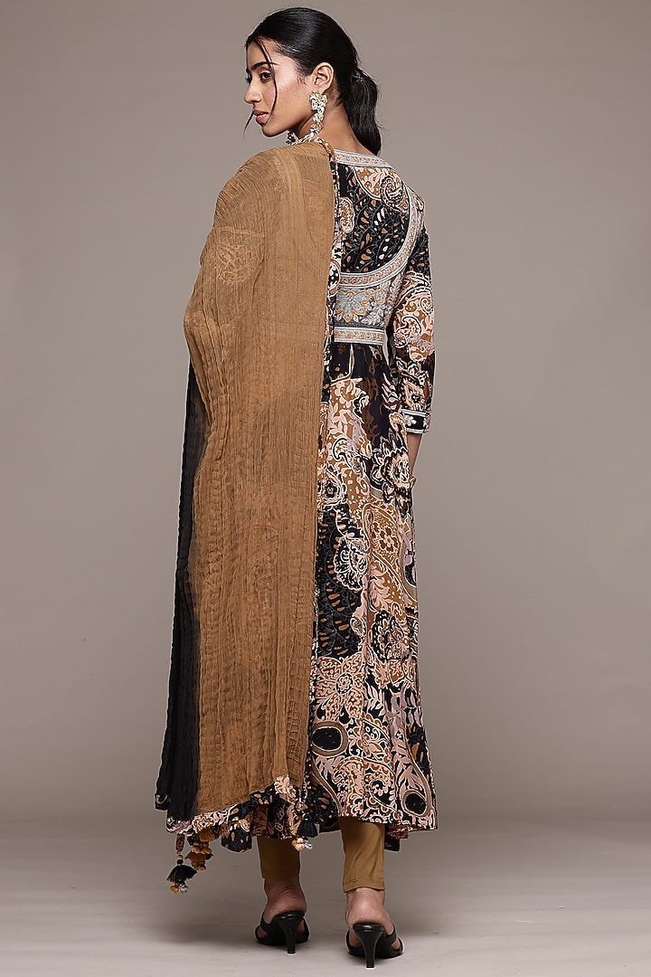 Black Viscose Crepe Paisley Printed Kurta Set by Ritu Kumar at Pernia's Pop Up Shop