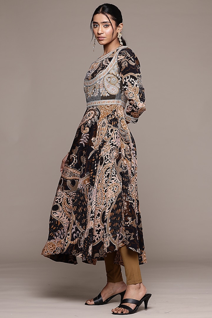 Black Viscose Crepe Paisley Printed Kurta Set by Ritu Kumar at Pernia's Pop Up Shop
