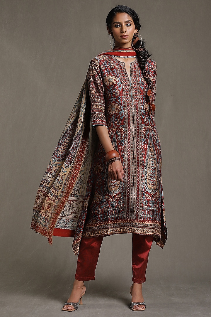 Beige & Burgundy Silk Paisley Printed Kurta Set by Ritu Kumar