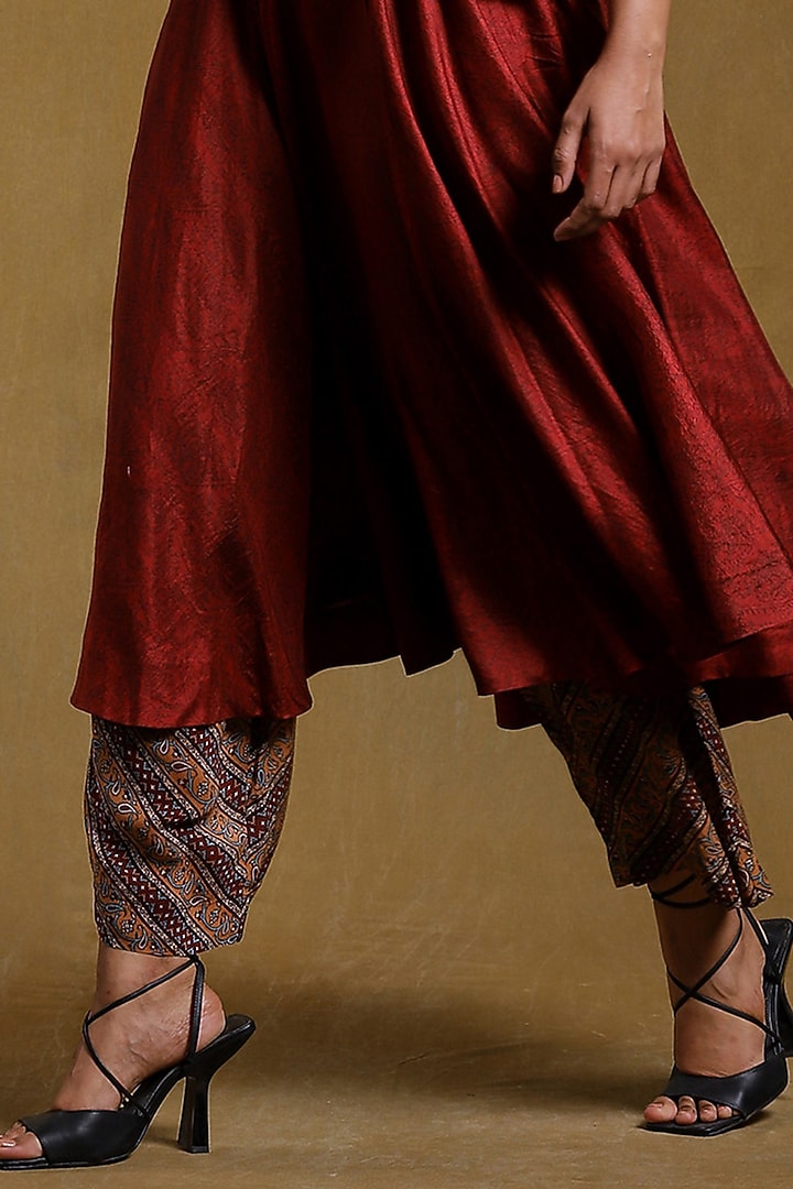 Burgundy & Beige Silk Printed Kurta Set by Ritu Kumar at Pernia's Pop Up Shop