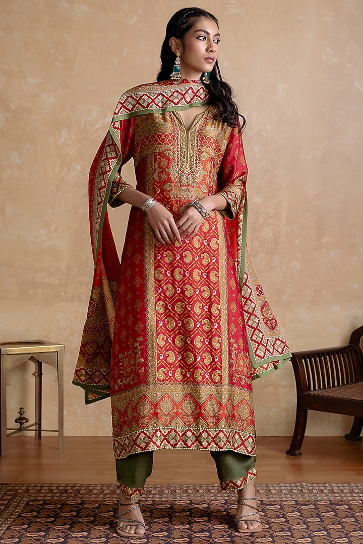 Red & Green Murshidabad Silk Floral Printed Kurta Set by Ritu Kumar at Pernia's Pop Up Shop