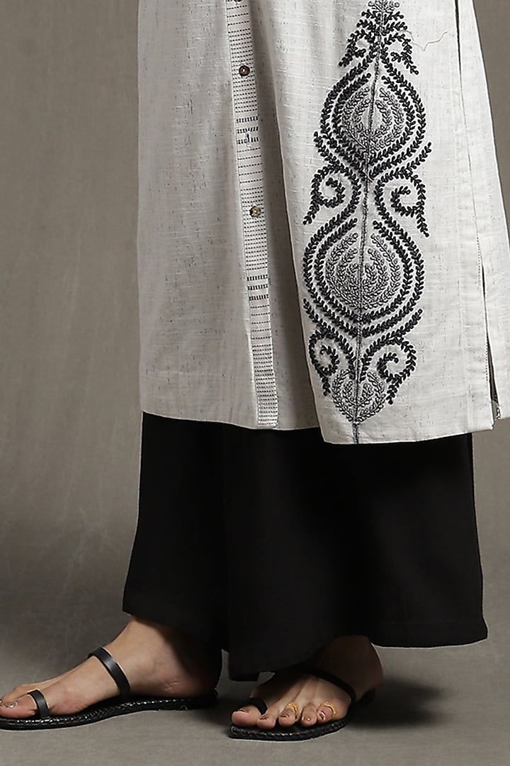 White Embroidered Kurta Set by Ritu Kumar at Pernia's Pop Up Shop