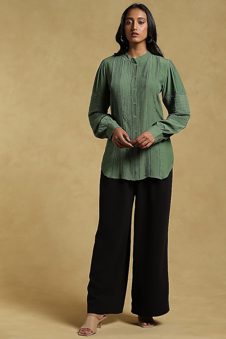 Green Vintage Crepe Kurta by Ritu Kumar at Pernia's Pop Up Shop