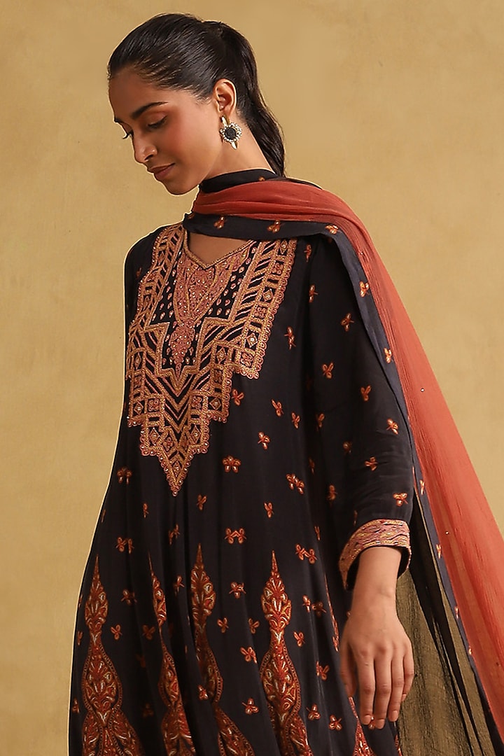 Black Crepe Printed Kurta Set by Ritu Kumar at Pernia's Pop Up Shop