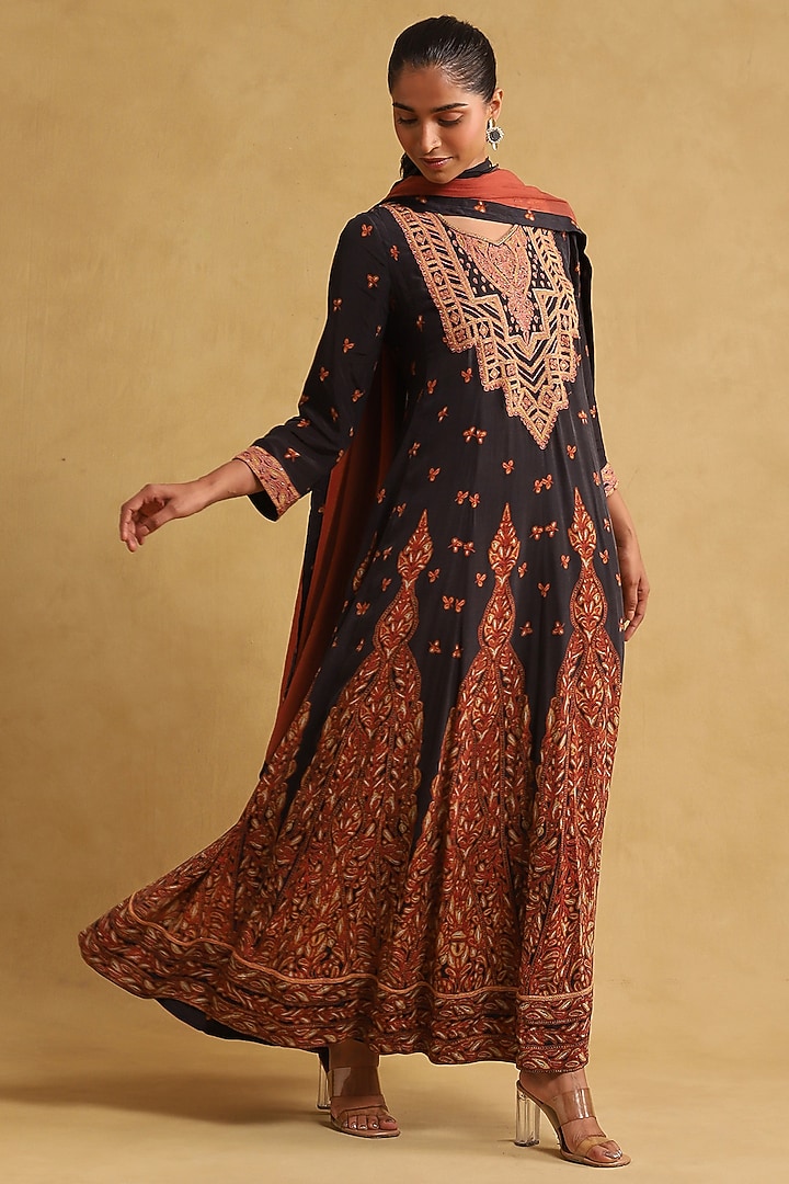 Black Crepe Printed Kurta Set by Ritu Kumar at Pernia's Pop Up Shop