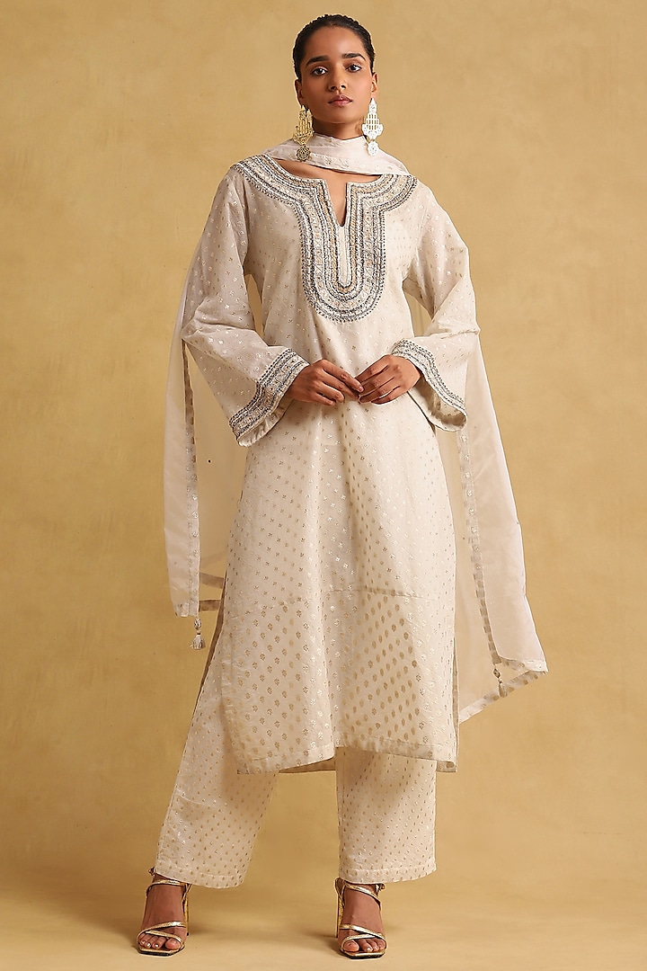 Off-White Blended Fabric Embroidered Kurta Set by Ritu Kumar at Pernia's Pop Up Shop