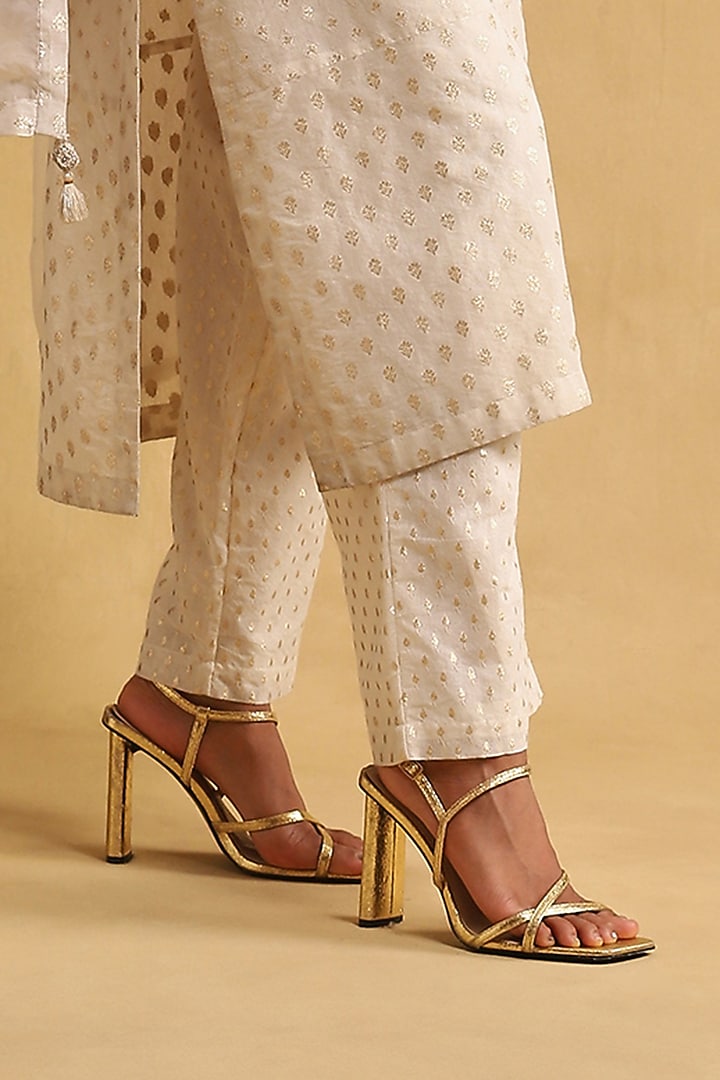 Off-White Blended Fabric Embroidered Kurta Set by Ritu Kumar at Pernia's Pop Up Shop