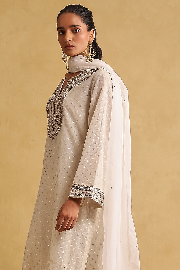 Off-White Blended Fabric Embroidered Kurta Set by Ritu Kumar at Pernia's Pop Up Shop