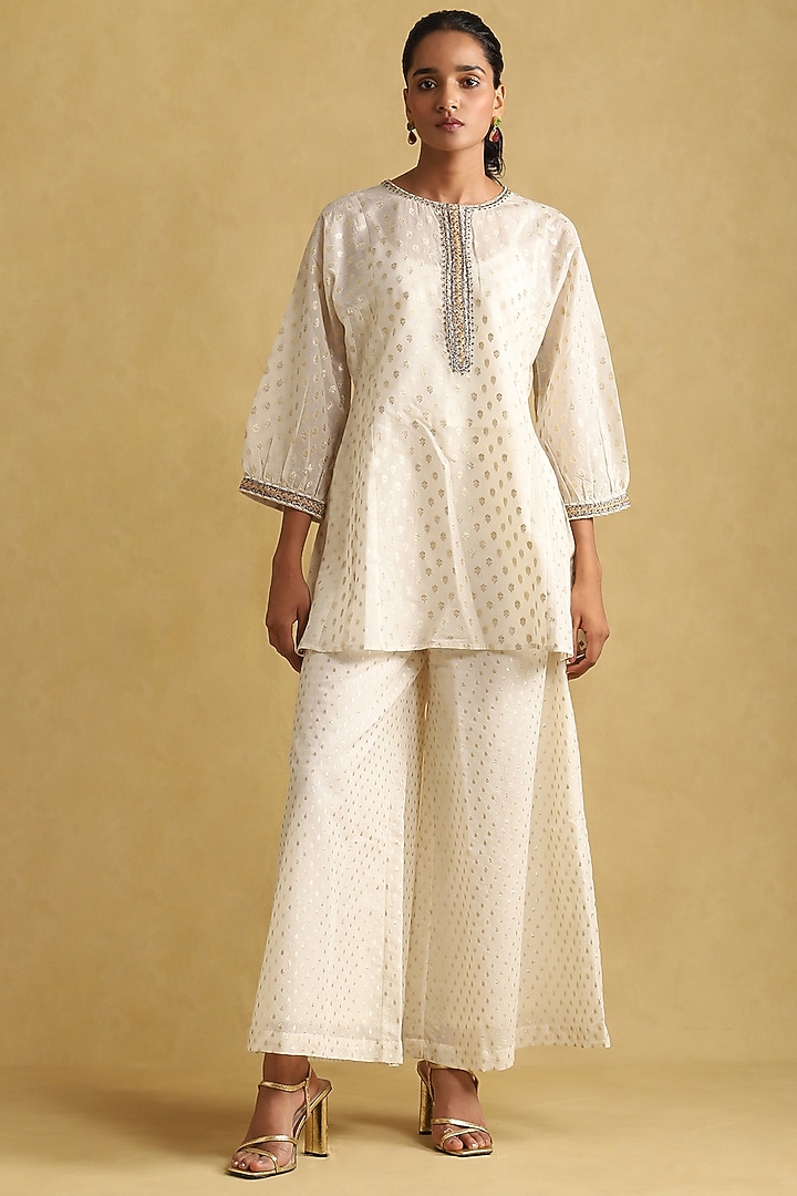 Off-White Cotton Silk Embroidered Kurta Set by Ritu Kumar at Pernia's Pop Up Shop