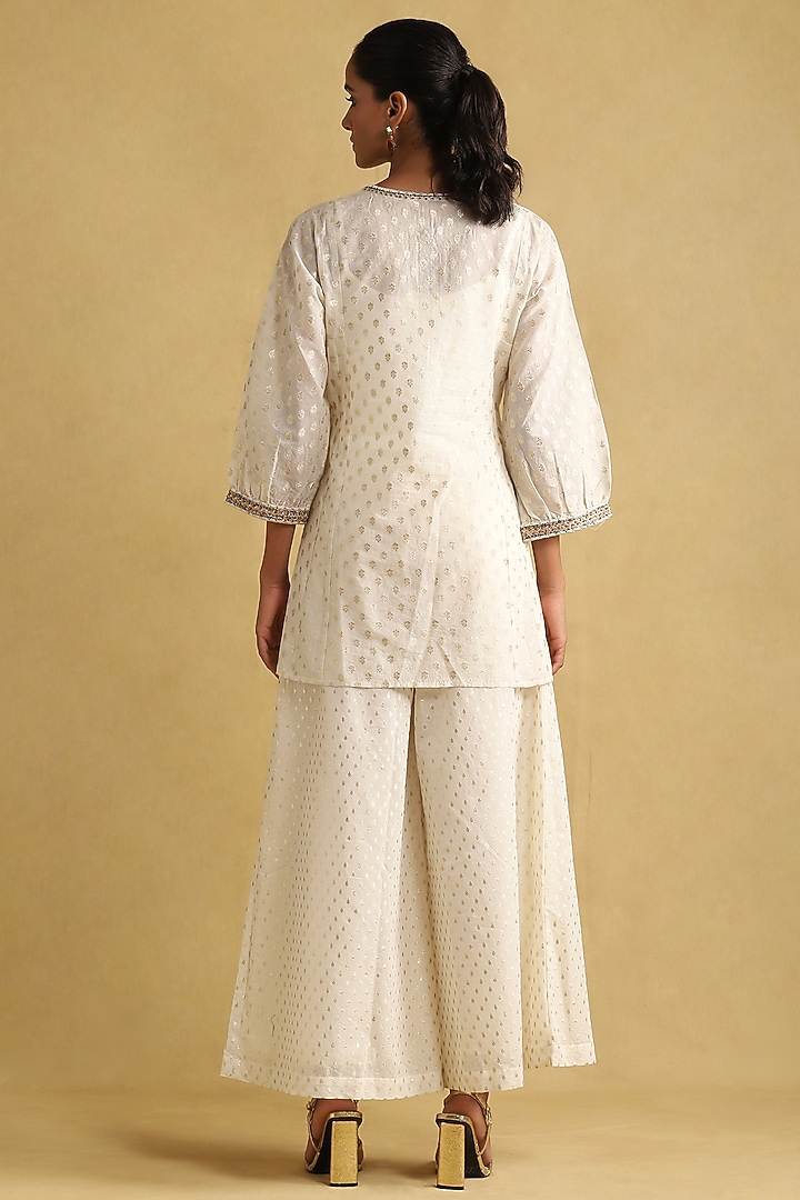 Off-White Cotton Silk Embroidered Kurta Set by Ritu Kumar at Pernia's Pop Up Shop