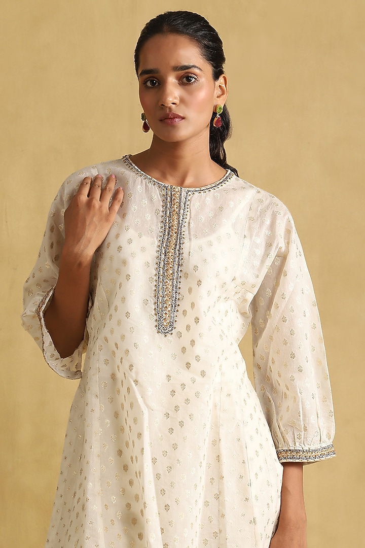 Off-White Cotton Silk Embroidered Kurta Set by Ritu Kumar at Pernia's Pop Up Shop