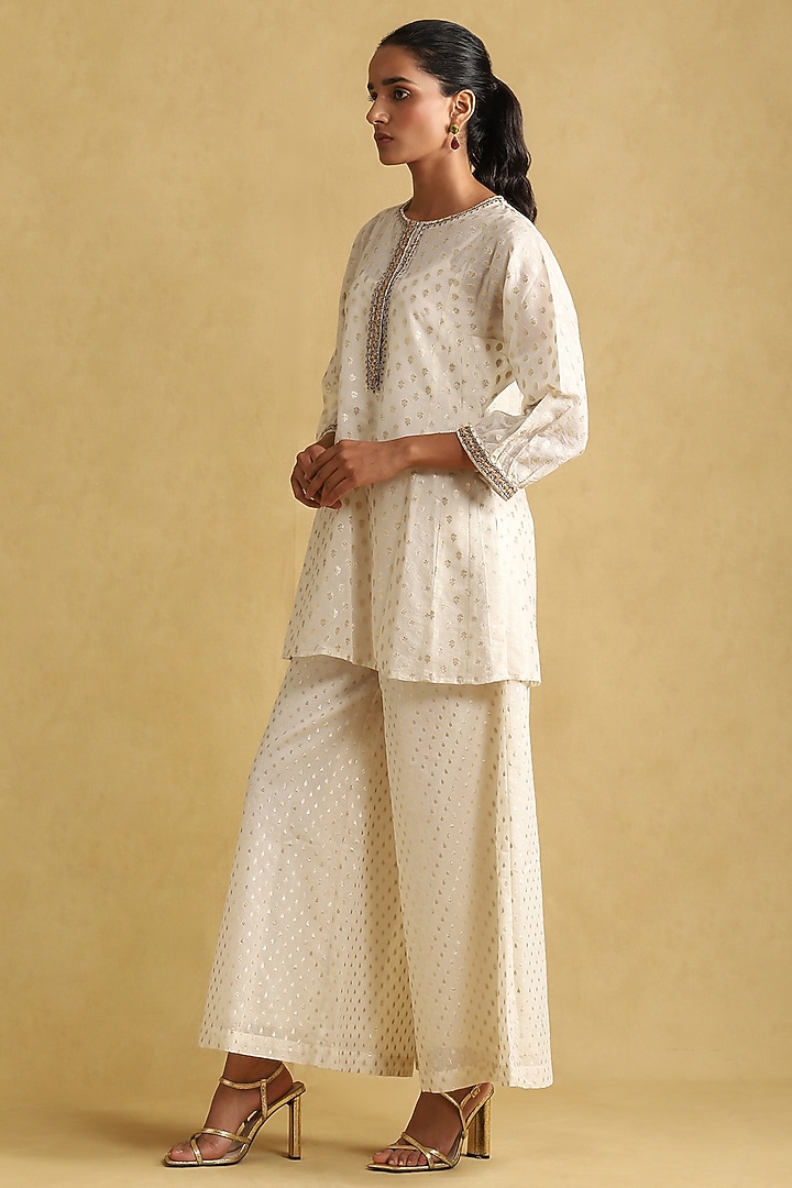 Off-White Cotton Silk Embroidered Kurta Set by Ritu Kumar at Pernia's Pop Up Shop