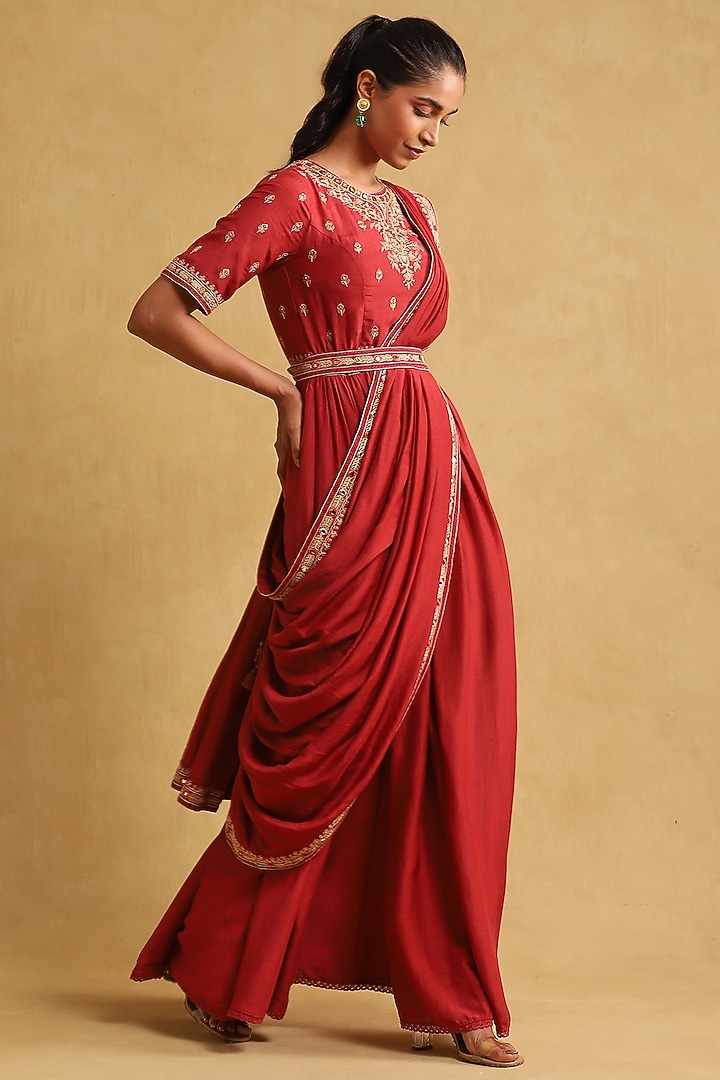 Rust Viscose Linen Embroidered Drape Party Wear Saree Set by Ritu Kumar at Pernia's Pop Up Shop