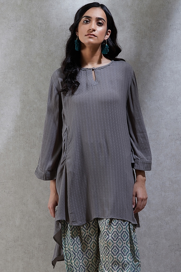 Grey Asymmetric Kurta Design by Ritu Kumar at Pernia's Pop Up Shop 2022