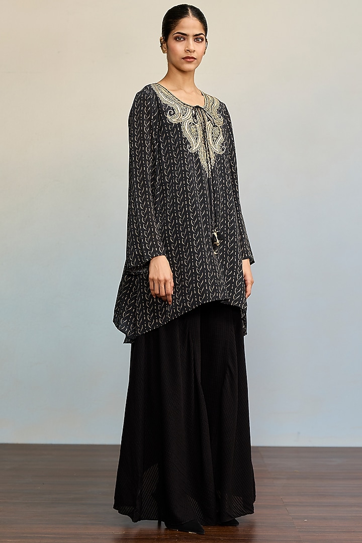 Black Rayon Crepe Kurta by Ritu Kumar at Pernia's Pop Up Shop