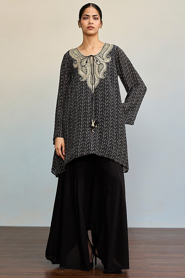 Black Rayon Crepe Kurta by Ritu Kumar at Pernia's Pop Up Shop