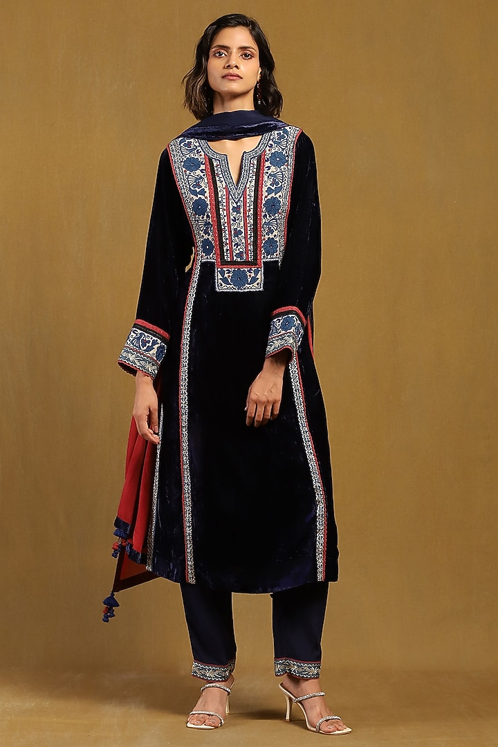 Blue Silk Velvet Kurta Set by Ritu Kumar at Pernia's Pop Up Shop