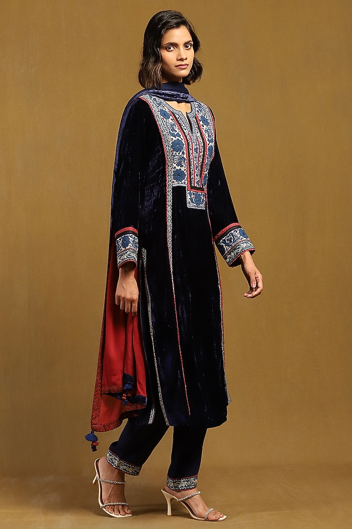Blue Silk Velvet Kurta Set by Ritu Kumar at Pernia's Pop Up Shop