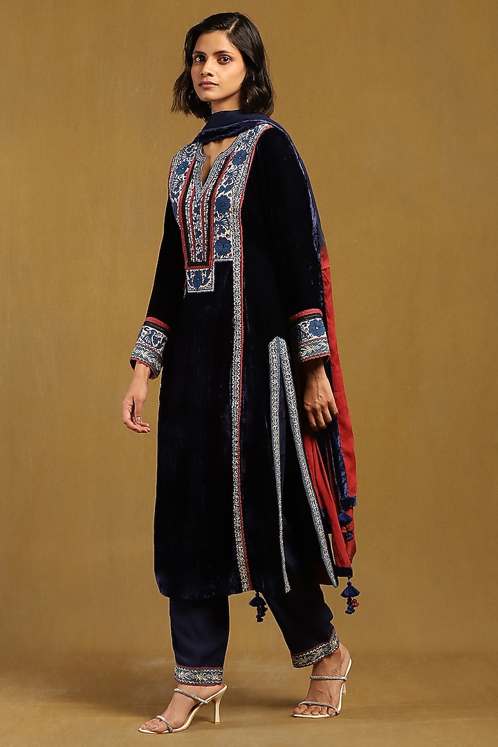 Blue Silk Velvet Kurta Set by Ritu Kumar at Pernia's Pop Up Shop