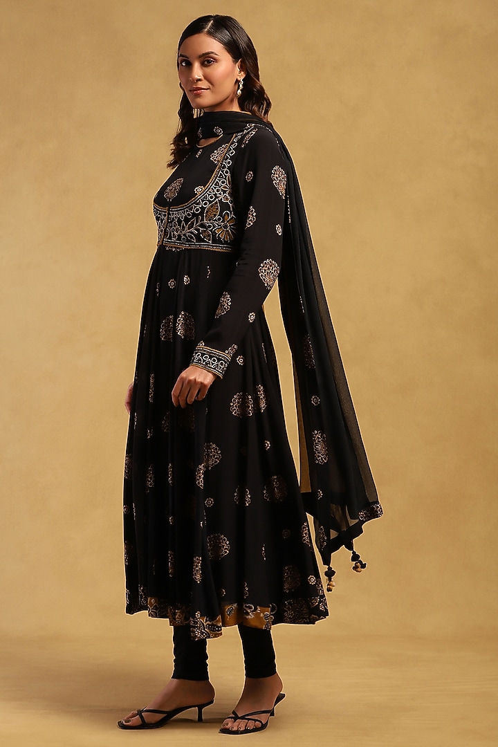 Black Viscose Crepe Floral Printed Kurta Set by Ritu Kumar at Pernia's Pop Up Shop