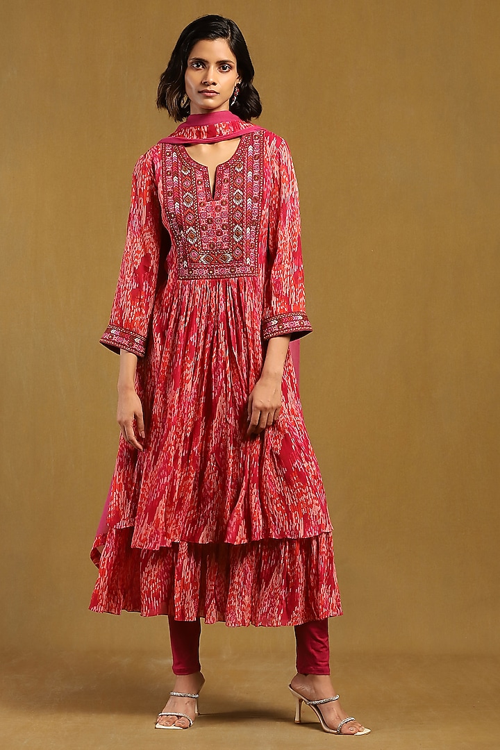 Pink Viscose Chiffon Geometric Printed Kurta Set by Ritu Kumar at Pernia's Pop Up Shop