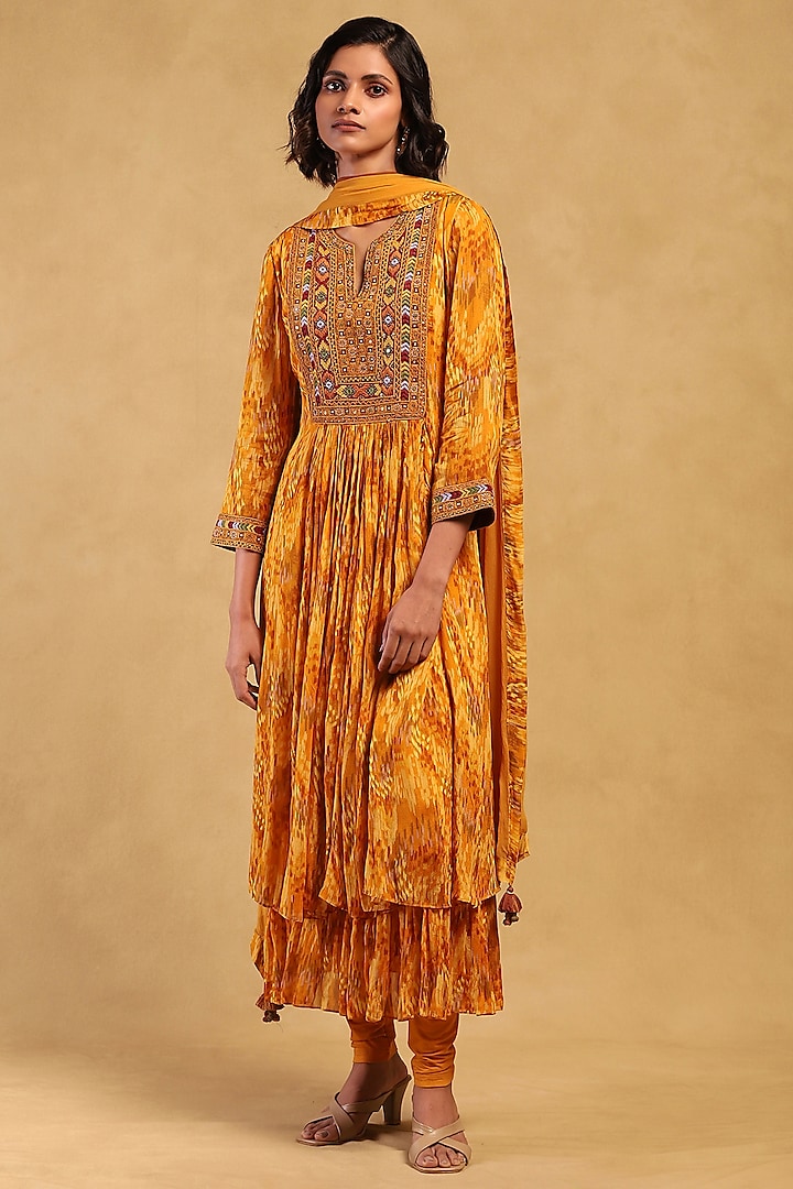 Yellow Viscose Chiffon Geometric Printed Kurta Set by Ritu Kumar at Pernia's Pop Up Shop