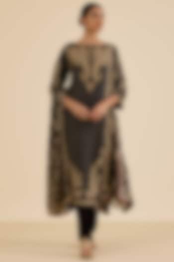 Black & Beige Murshidabad Silk Paisley Printed Kurta Set by Ritu Kumar at Pernia's Pop Up Shop