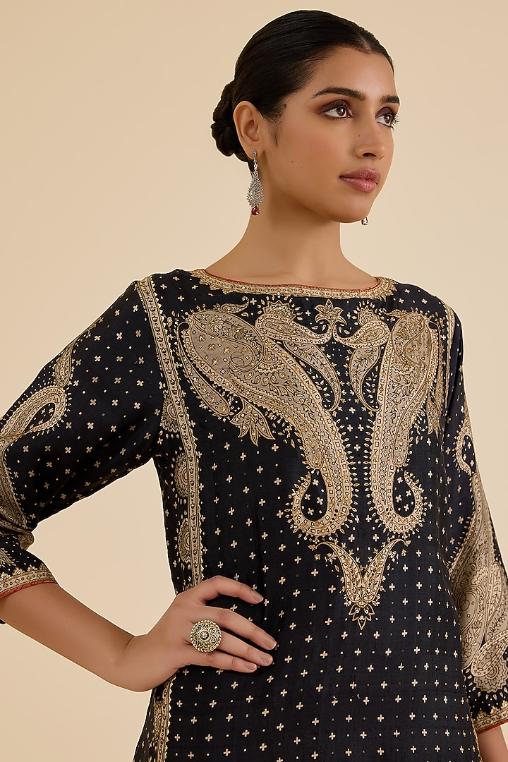 Black & Beige Murshidabad Silk Paisley Printed Kurta Set by Ritu Kumar at Pernia's Pop Up Shop