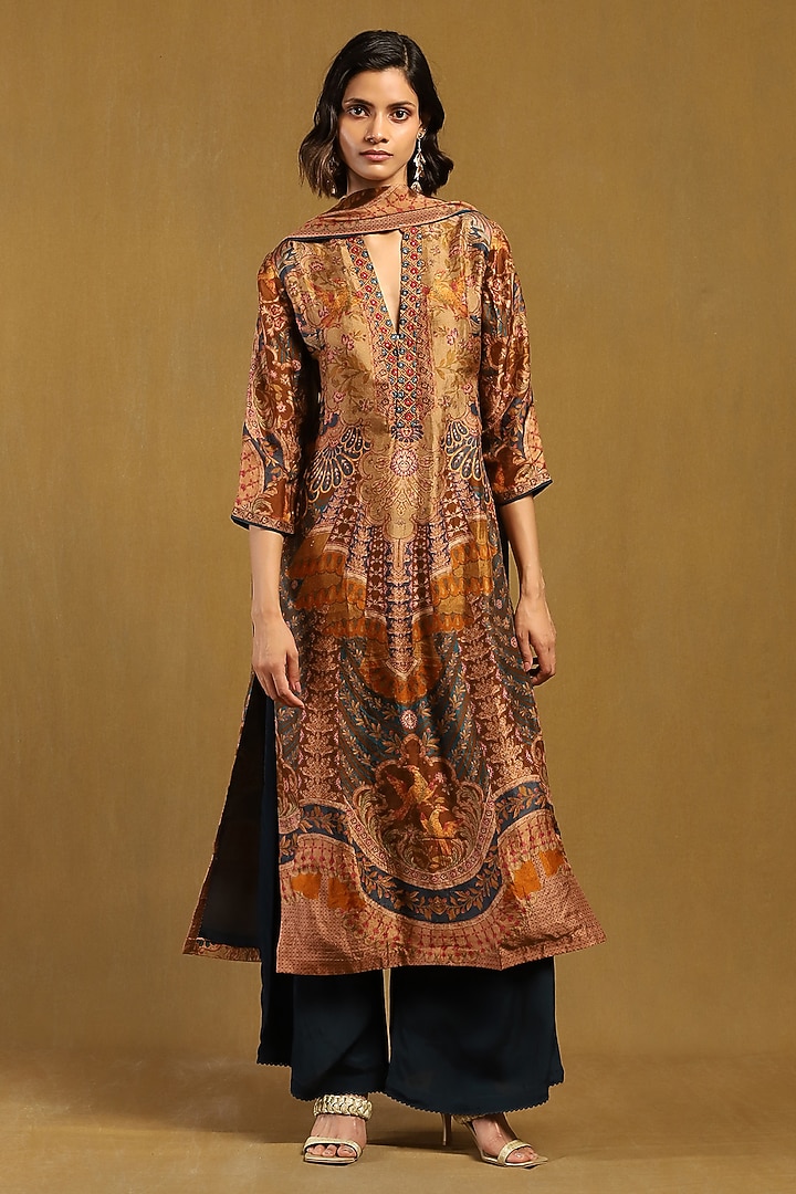 Indigo & Beige Murshidabad Silk Embroidered Kurta Set by Ritu Kumar at Pernia's Pop Up Shop