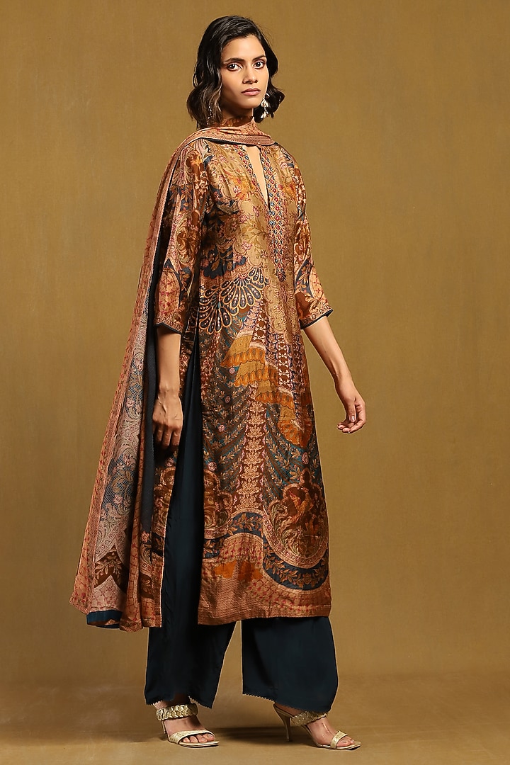 Indigo & Beige Murshidabad Silk Embroidered Kurta Set by Ritu Kumar at Pernia's Pop Up Shop