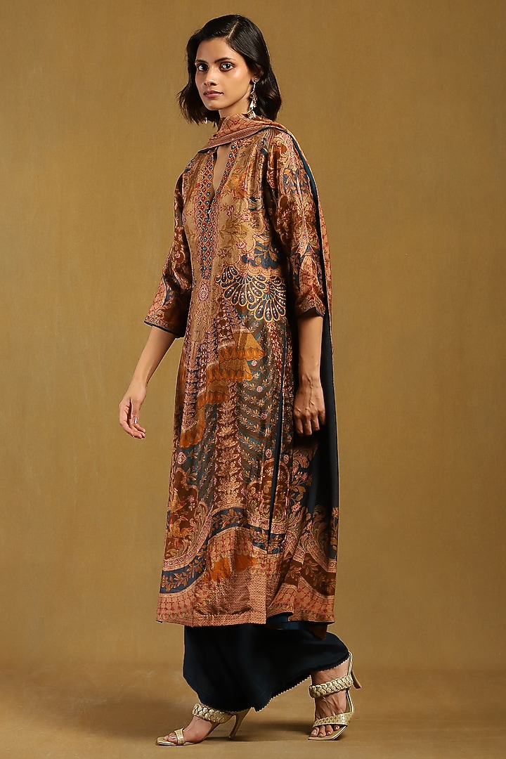 Indigo & Beige Murshidabad Silk Embroidered Kurta Set by Ritu Kumar at Pernia's Pop Up Shop