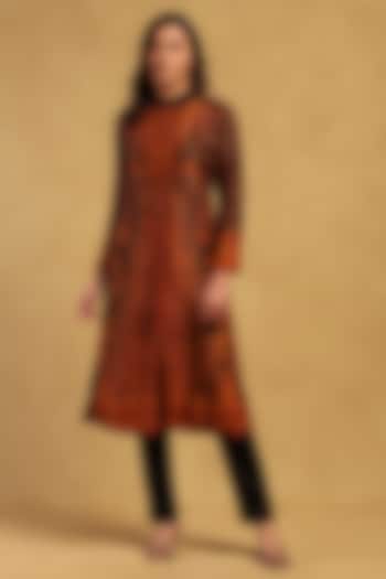Black & Rust Silk Flat Dupion Embroidered Kurta Set by Ritu Kumar at Pernia's Pop Up Shop