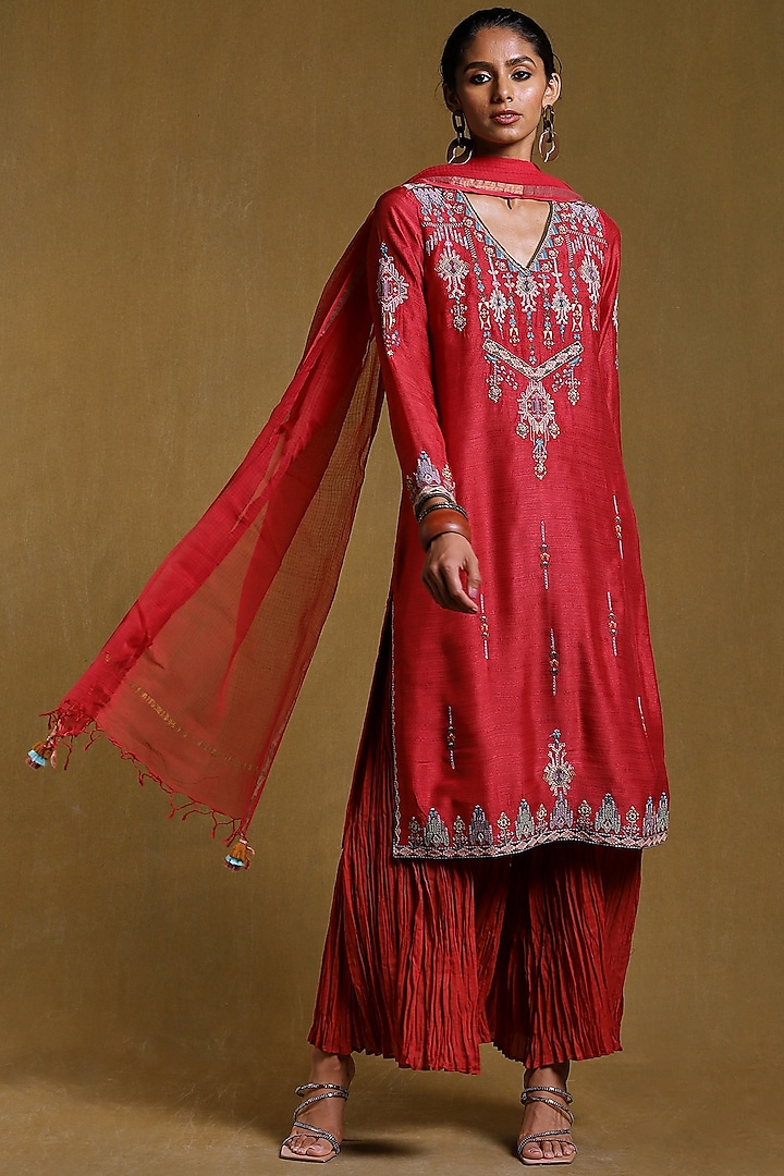 Red Embroidered Kurta Set by Ritu Kumar at Pernia's Pop Up Shop