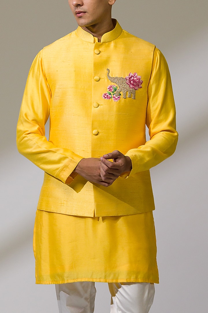 Yellow Raw Silk & Silk Hand Embroidered Bundi Jacket Set by Ritika Patel at Pernia's Pop Up Shop