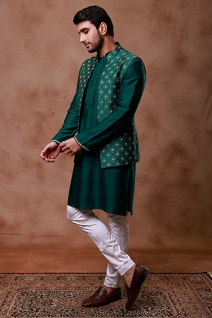 Green Raw Silk Hand Embroidered Bundi Set by Ritika Patel at Pernia's Pop Up Shop